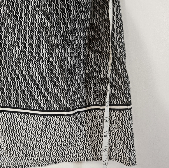 Ava Christine V Neck Tank Top! - Picture 5 of 5